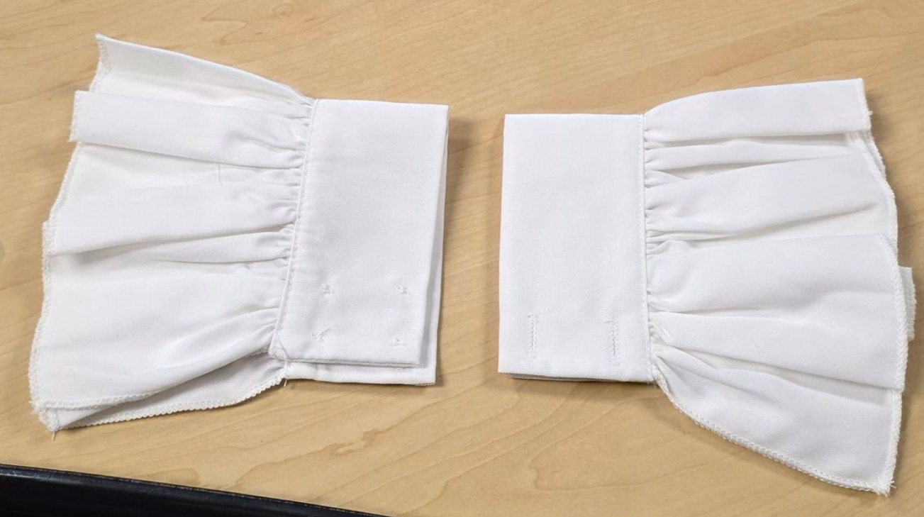 1 Pair Cutouts & Button Decor False Sleeve Cuffs - White