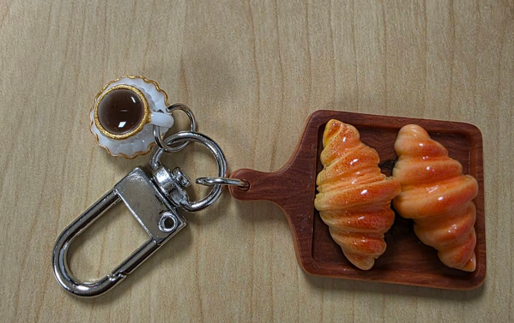 1 Pc Realistic Croissant and Coffee Keychain