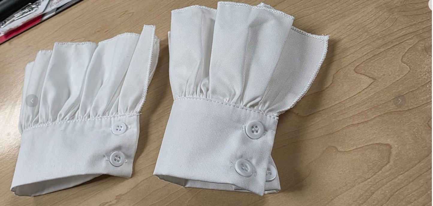 1 Pair Cutouts & Button Decor False Sleeve Cuffs - White