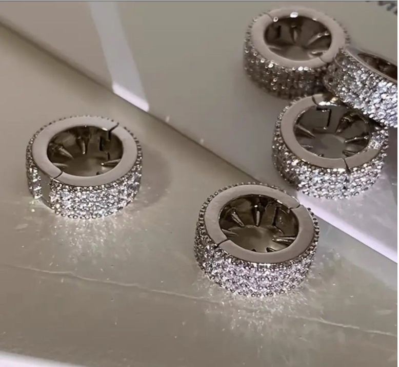 Elegant Vintage Inspired Round Rhinestone Metal Hair Clip