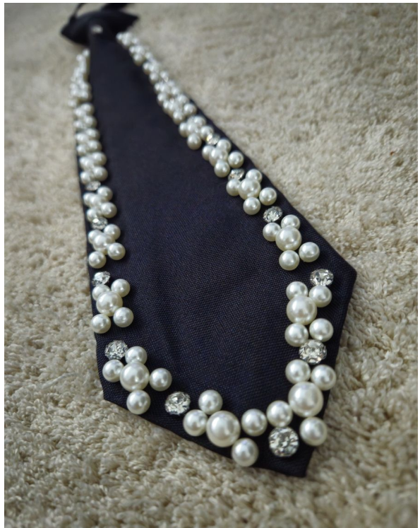Elegant Pearl Decorated Neck Tie