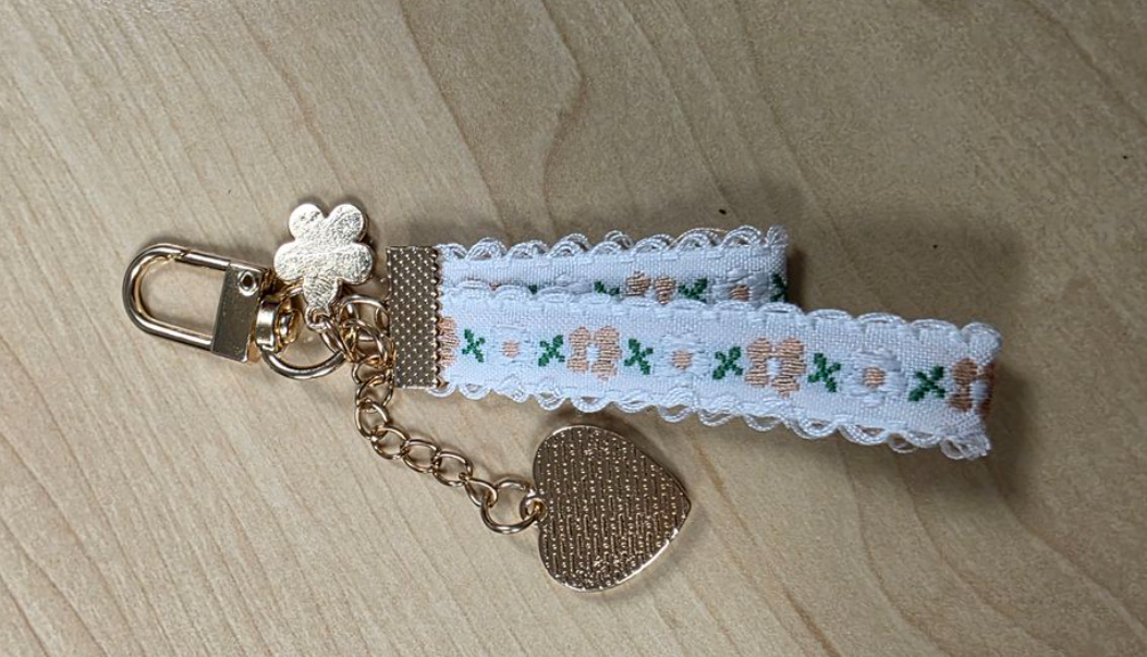 INS Style Daisy Keychain Pendant
