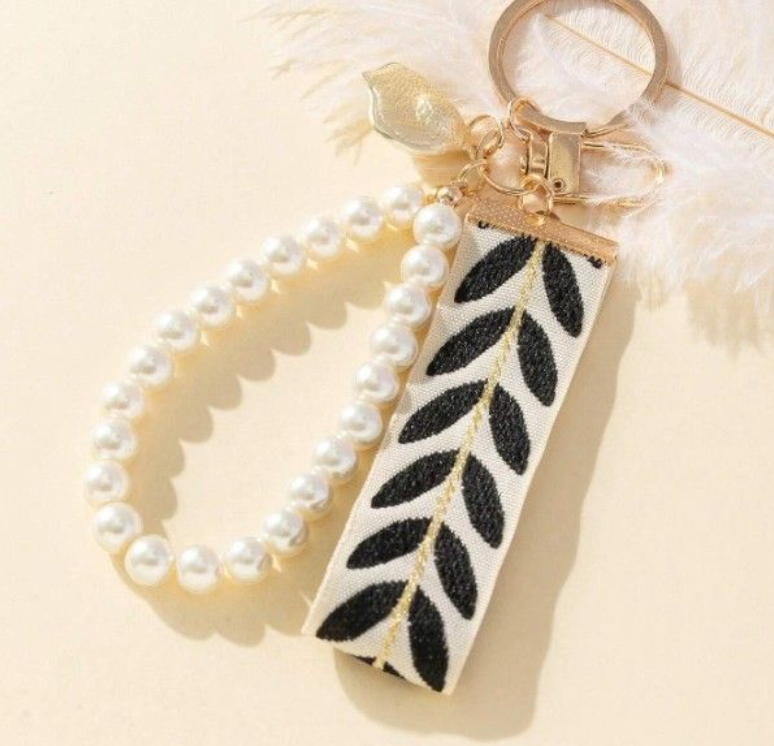Leaf Pattern Ribbon With Pearl Charm Key Chain - Black